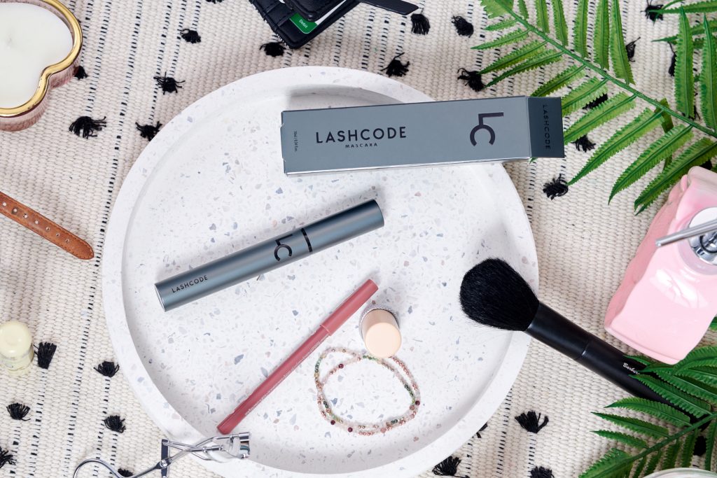 Lashcode - mascara enriched with caring substances